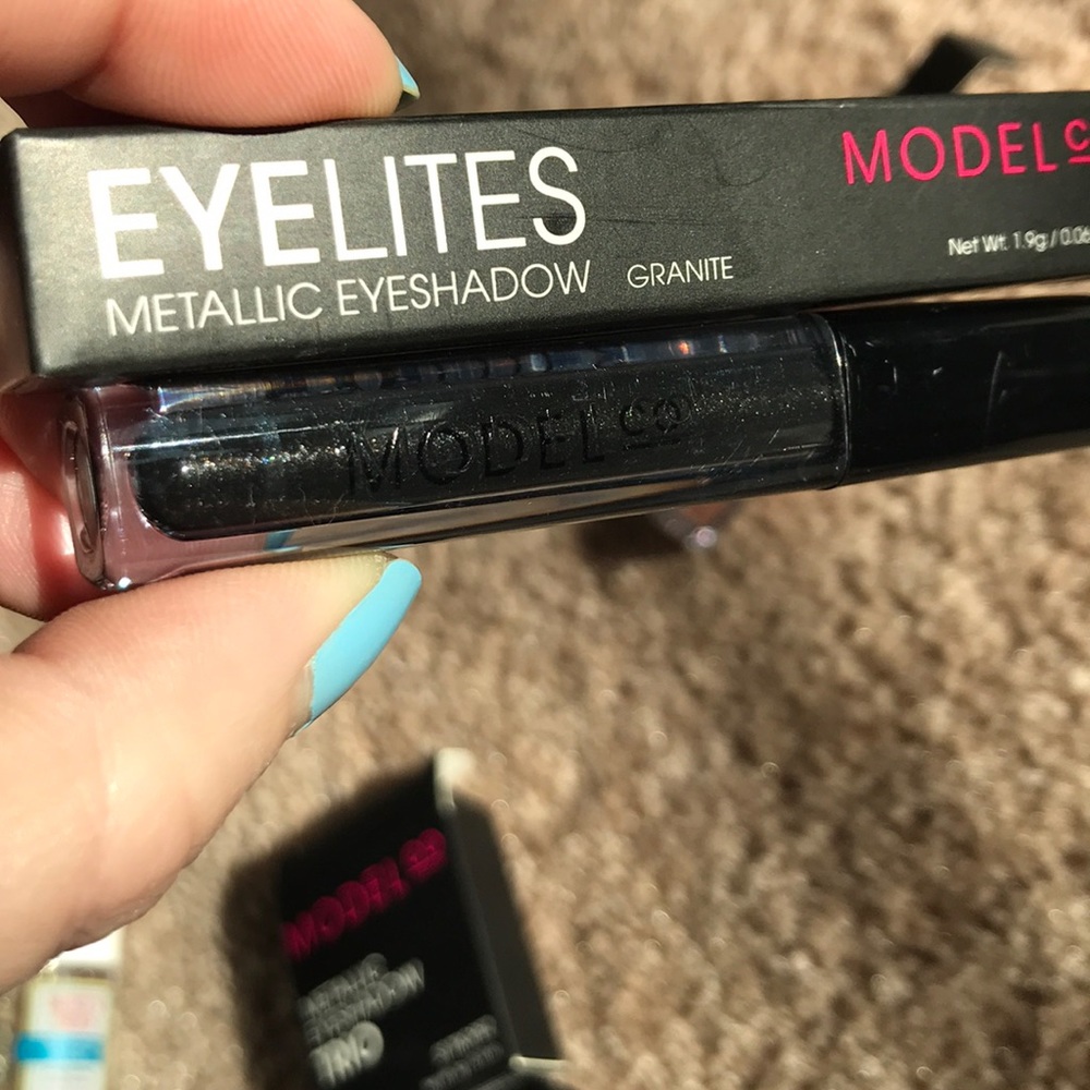 Model Co eyeshadows - Picture 6 of 8